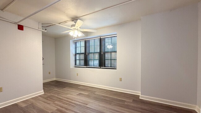Building Photo - 1400 Cumberland St