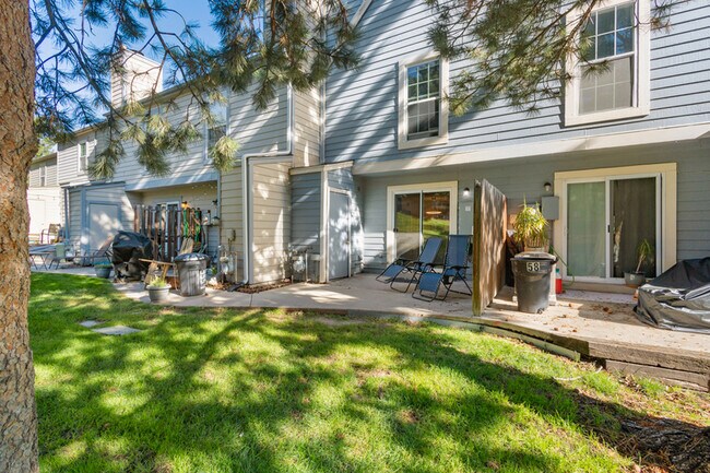 Building Photo - 3556 Queen Anne Way