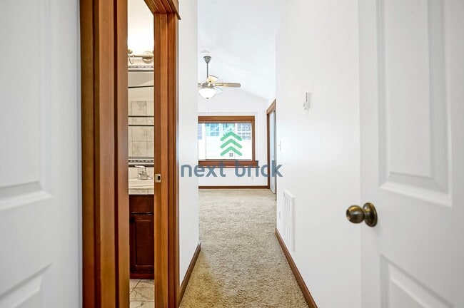 Building Photo - 3 BED & 3 BATH TOWNHOME FOR RENT