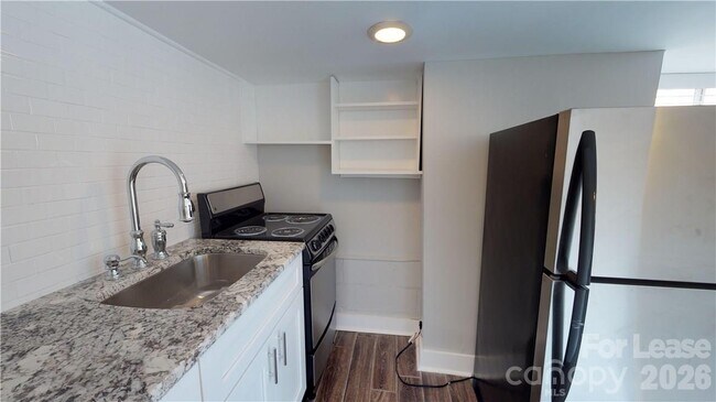 Building Photo - 428 Hawthorne Ln