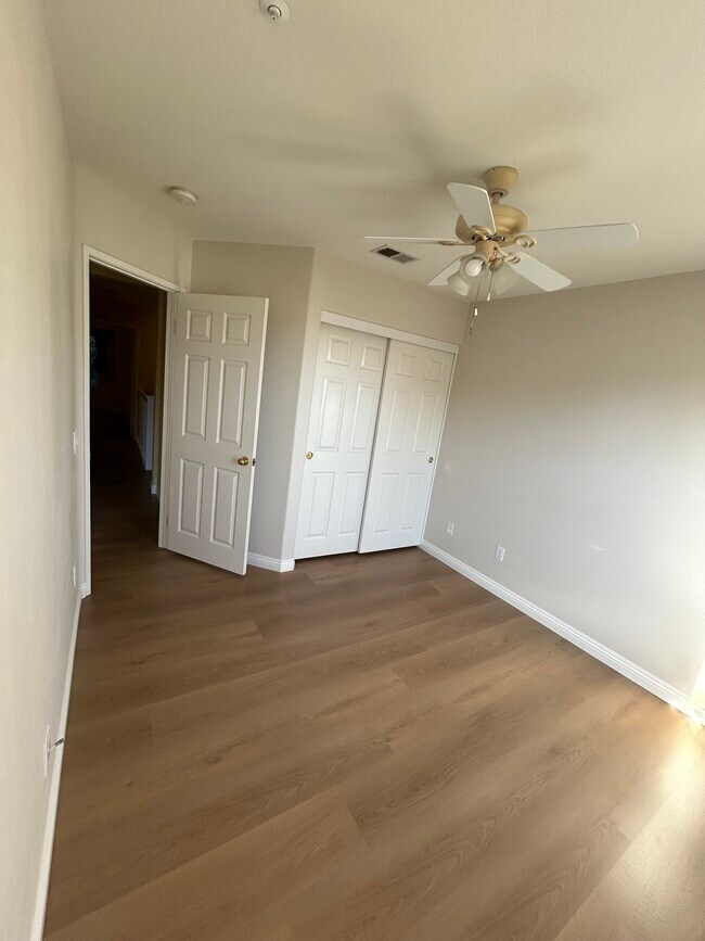 Building Photo - 45 Tulare Dr