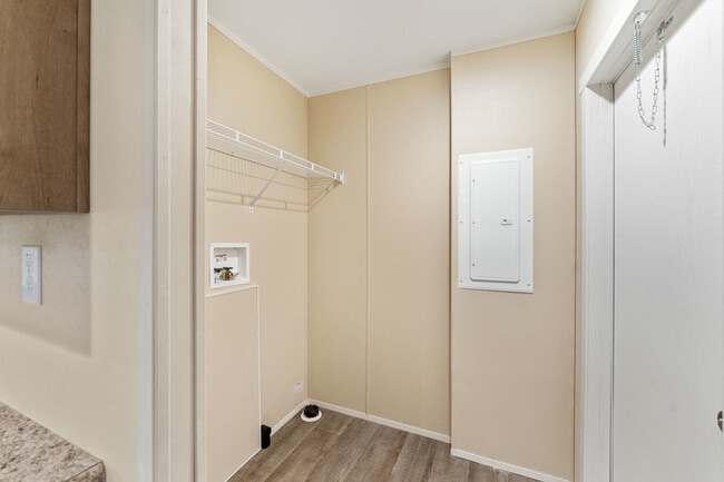 Building Photo - 135 Southlake Dr.