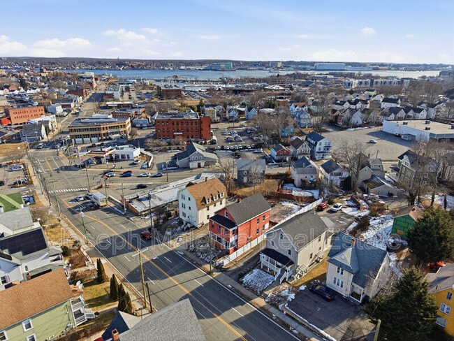 Building Photo - 848 Bank St