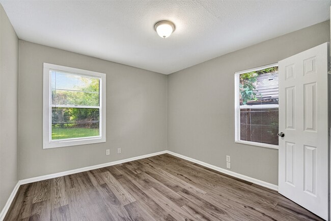 Building Photo - 4909 Holloway Dr