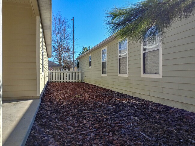 Building Photo - 3 Bed 2 Bath in Walnut Creek, Great NW Gainesville Location