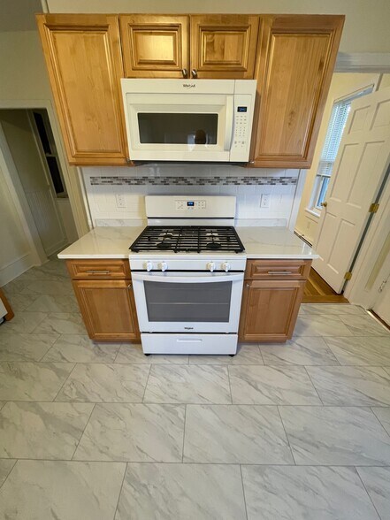 Building Photo - 40 Linden Ave