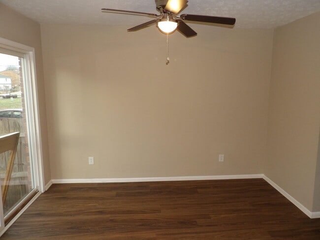 Building Photo - 207 Landings Dr