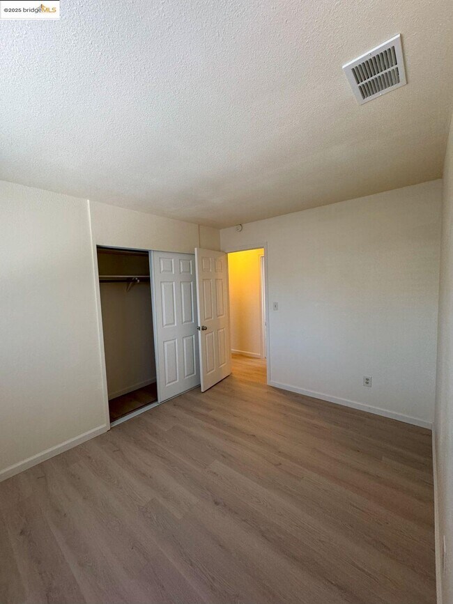 Building Photo - 3323 Blythe Dr