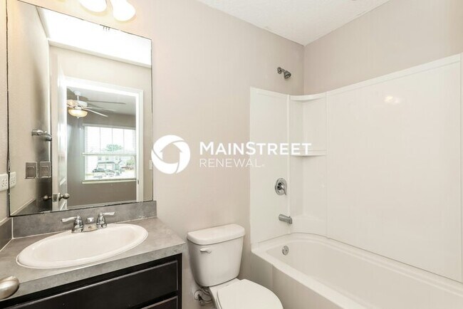 Building Photo - 3 Bedroom Pet-Friendly Home in Jacksonville, FL with Main Street Renewal
