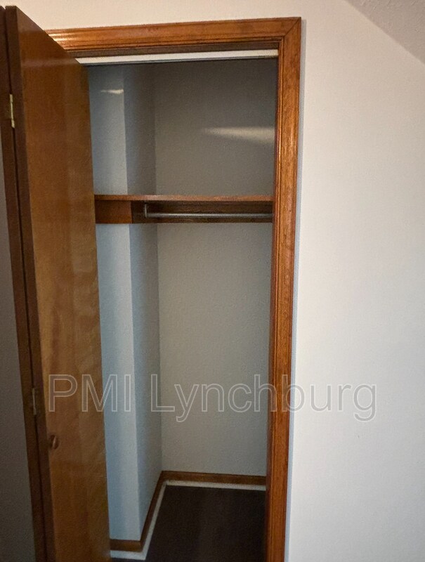 Building Photo - 107 Mountainview Dr