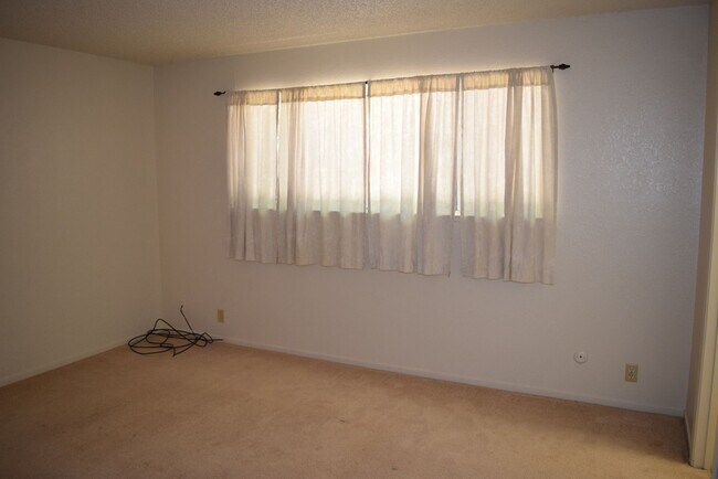 Building Photo - 6051 Roloff Way