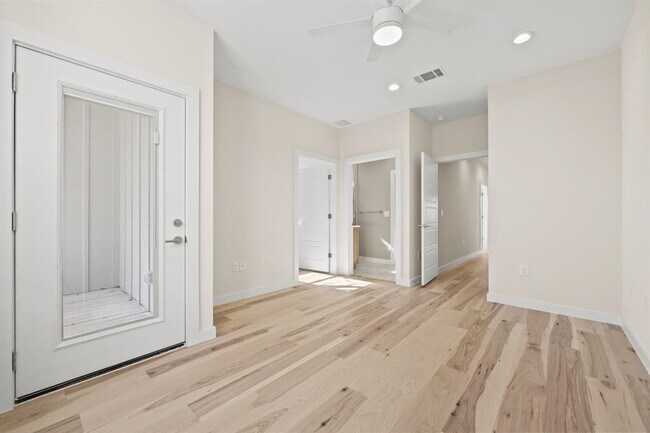 Building Photo - 4801 Sara Dr