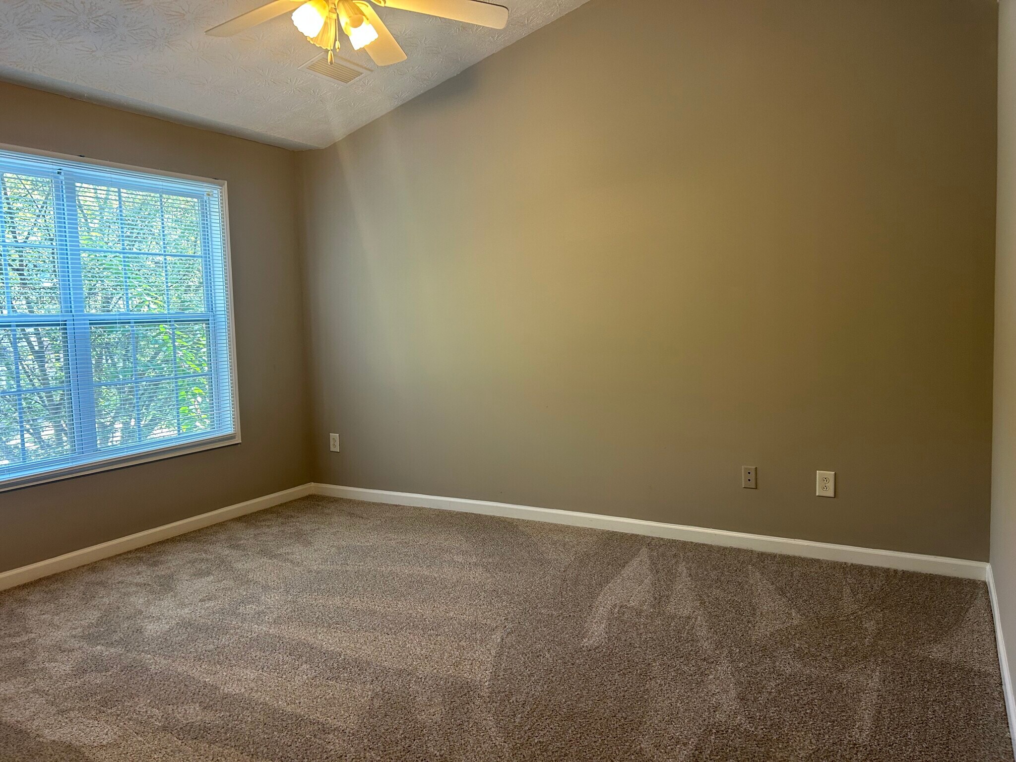 Master bedroom - 6694 Evans Trce