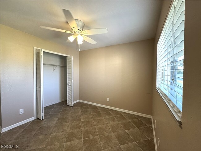 Building Photo - 2520 SW 11th Pl