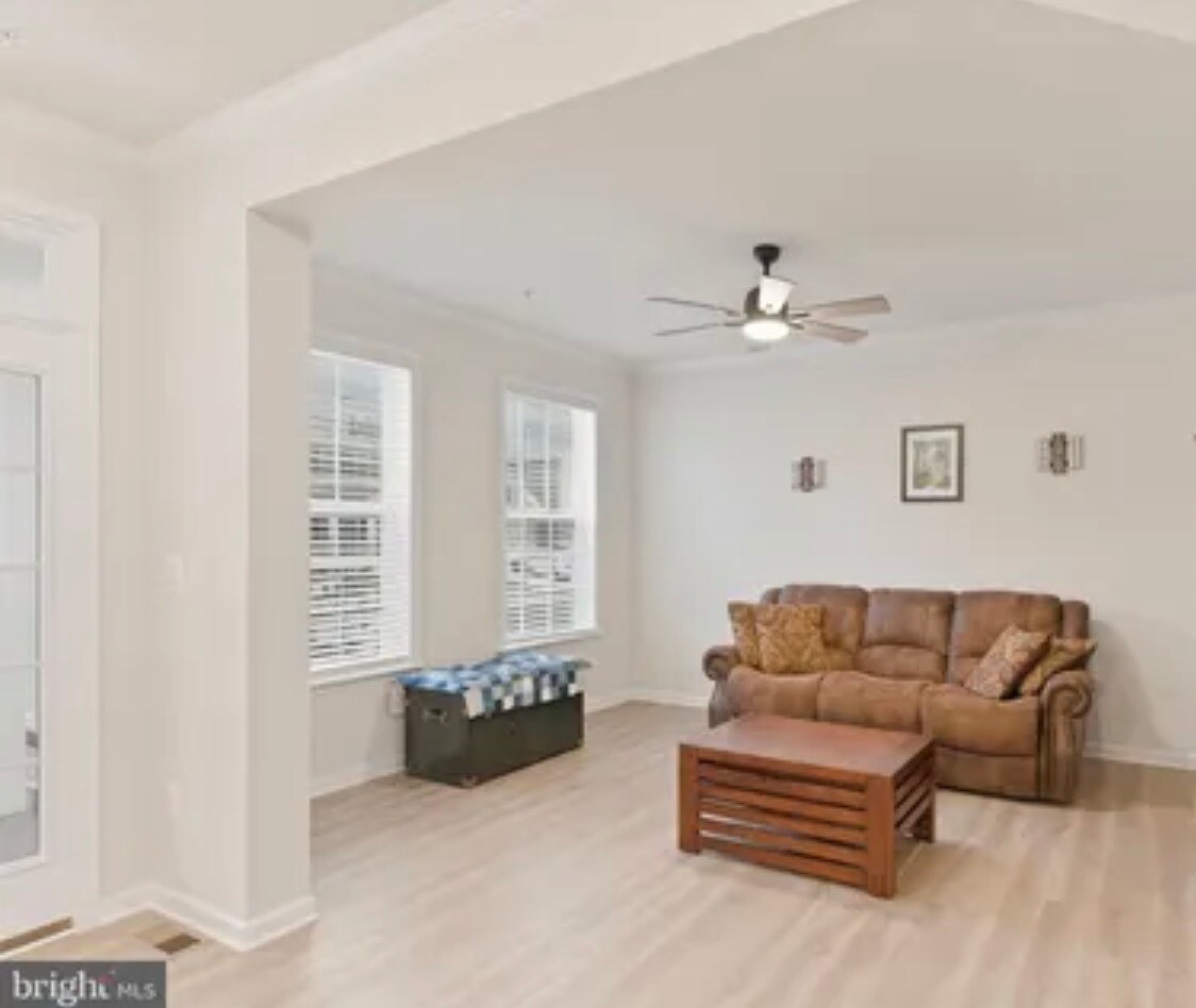 Formal living room - 10910 Meridian Hill Way