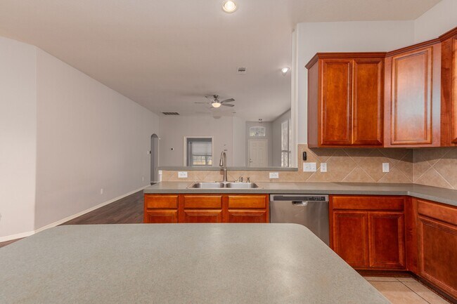 Building Photo - 32015 Sue Ln