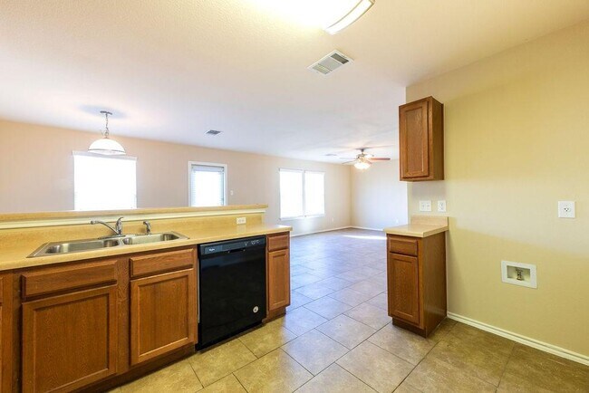 Building Photo - 6609 Plains Crest Dr