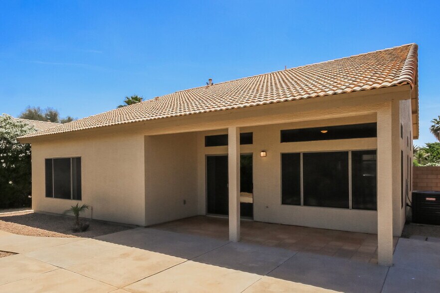 Building Photo - 1542 E Sunrise Way