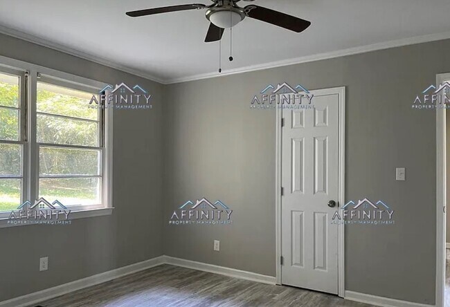 Building Photo - 1154 N Beddingfield Dr