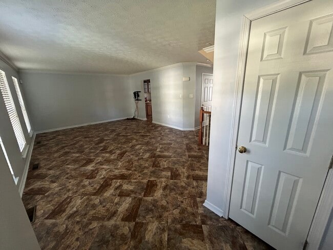 Building Photo - 1608 Michael Dr