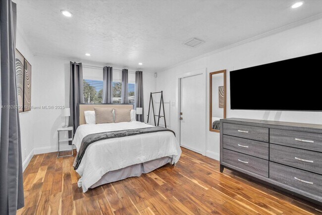 Building Photo - 5720 Van Buren St