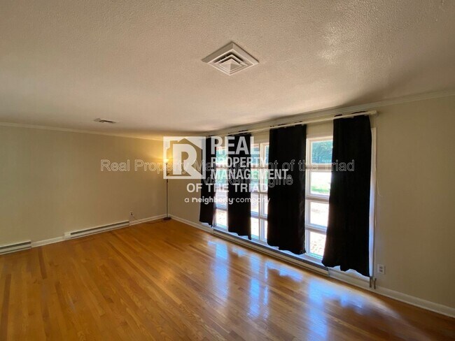 Building Photo - 926 Hilltop Blvd