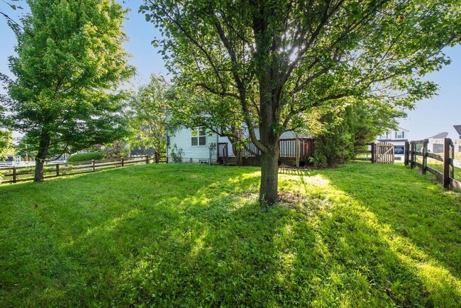 Building Photo - Lebanon- Beautiful 3 bed 2.5 bath home