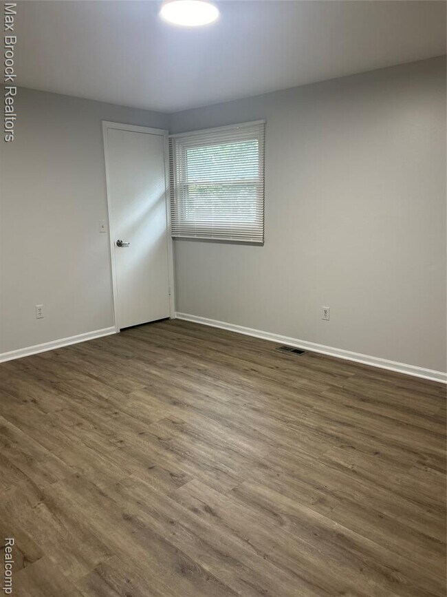 Building Photo - 2081 Babcock Dr