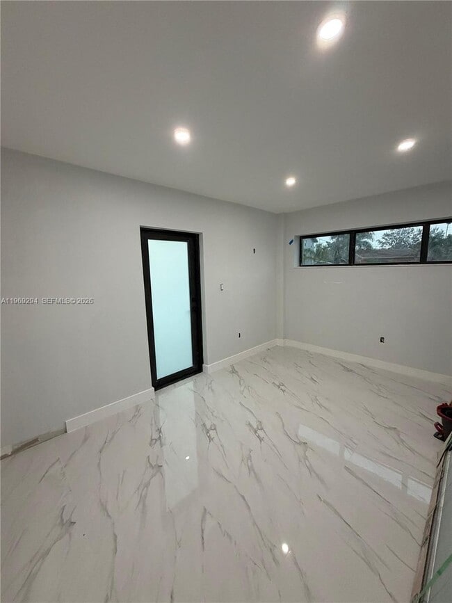 Building Photo - 1085 NW 191st St