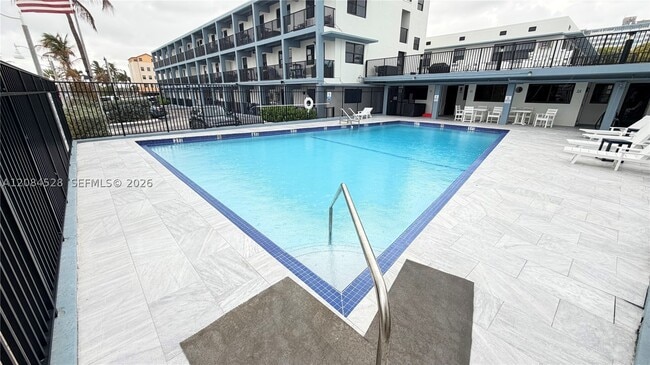 Building Photo - 321 Wilson St