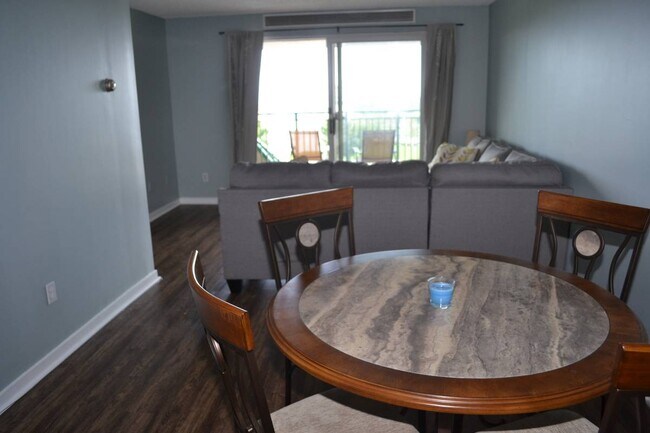 Building Photo - 422 Ocean Blvd N