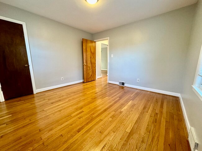 Building Photo - 479 Stratford Dr