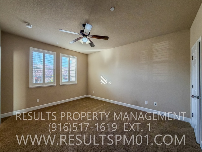 Building Photo - Elegance and spacious Mini Mansion