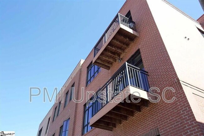 Building Photo - 301 Augusta St