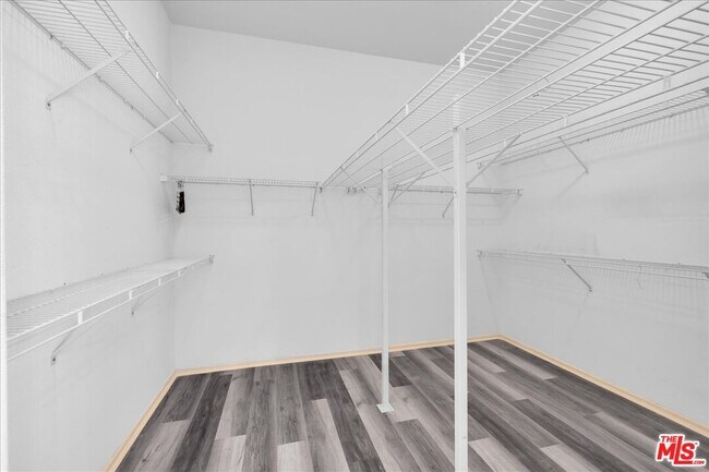 Building Photo - 40808 Eastwood Ln