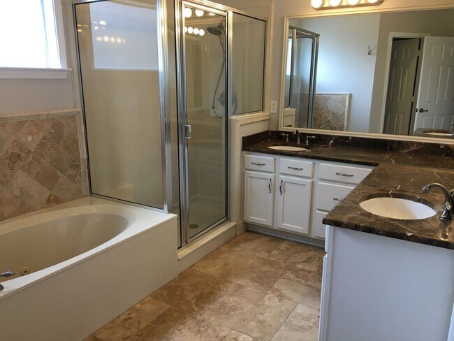 Building Photo - Ewing Place in Arlington! Pets are allowed, fees apply! Fenced in back yard!