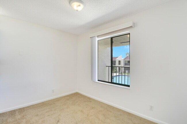 Building Photo - 150 Pineview Rd