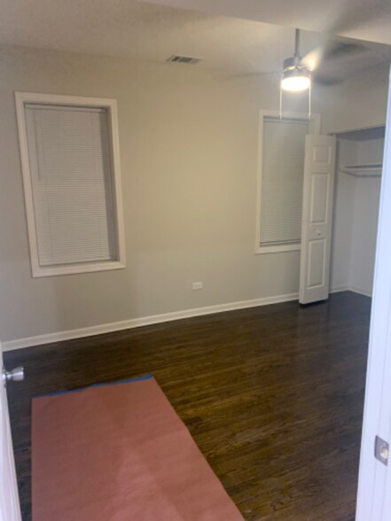 Building Photo - 7836 S Kingston Ave