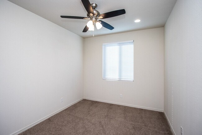 Building Photo - COMING SOON !! Mountainside Living at Canyon Views! 4 bedroom 2 bathroom!
