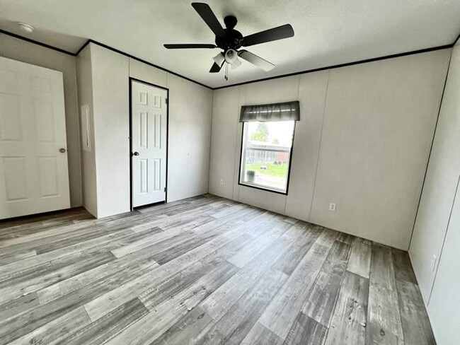 Building Photo - 447 Suwanee Dr