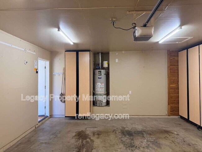 Building Photo - 255 Munroe St