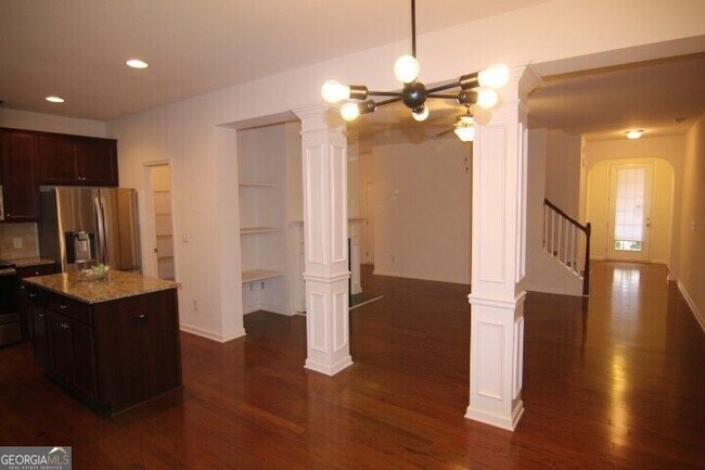 Building Photo - 5850 Vinyard Ln