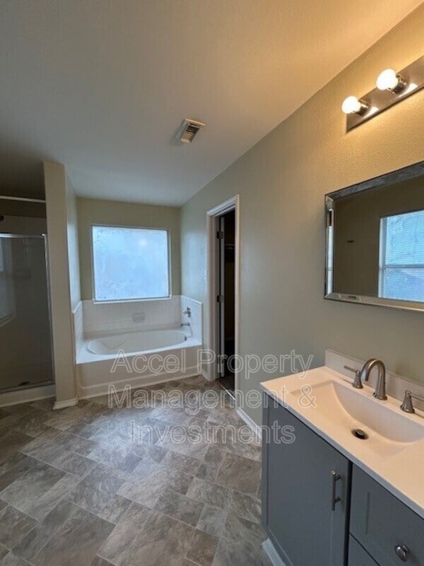 Building Photo - 6318 N 19th Ln