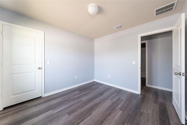 Building Photo - 414 Pentire Way