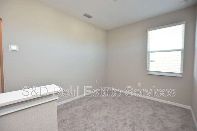 Building Photo - 6728 Great Bear Dr