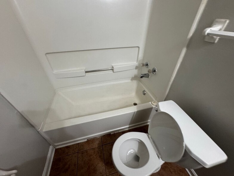 Building Photo - 5493 Adams Cir