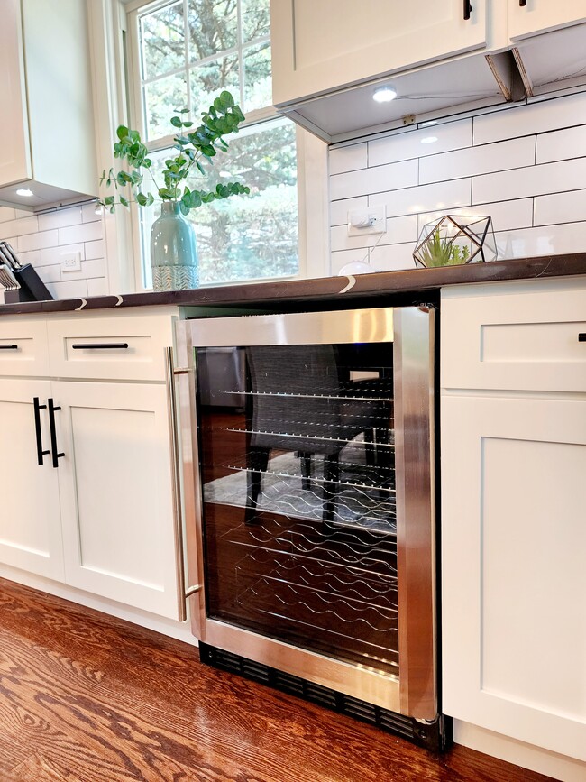 Building Photo - 724 Warner Ave