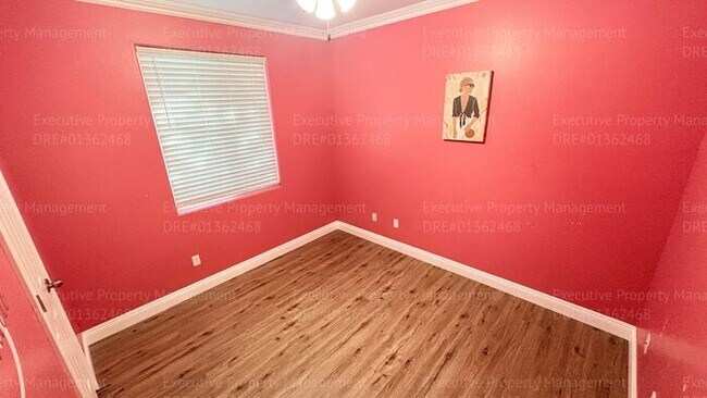 Building Photo - 3 bedroom 2 bathroom home located in a cul- de- sac in a Southwest Bakersfield neighborhood