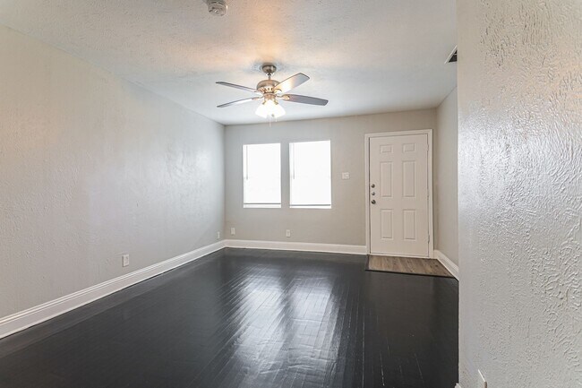 Building Photo - 3 BR/1BA | Newly Renovated Single Family Home | 1-Car Garage Parking | Gated backyard