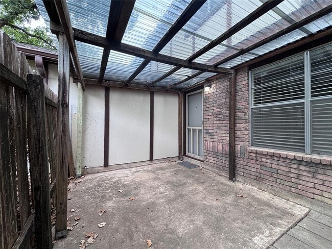 Building Photo - 7407 Shadow Hill Dr